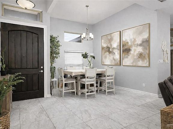 3rd image of 806 W Seminole Ave