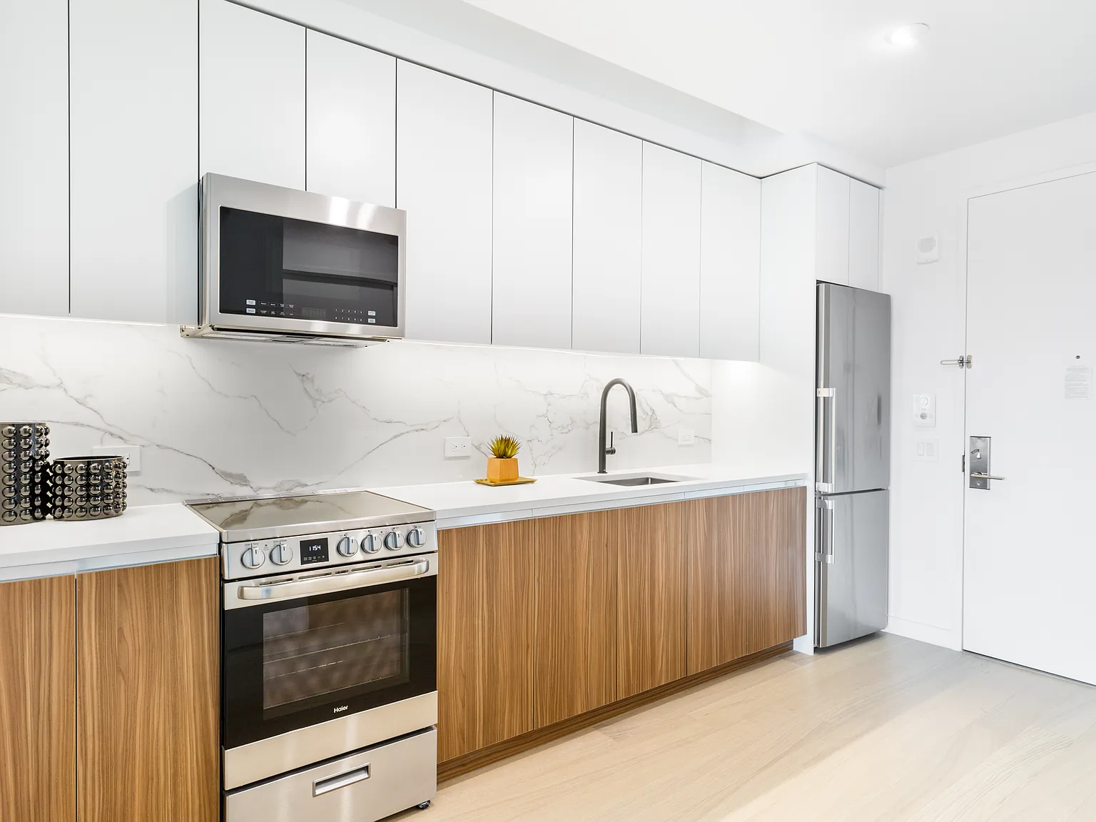 123 Linden Boulevard — Photo 3