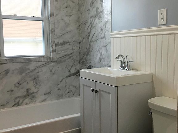 4th image of 117 Waterston Ave #2