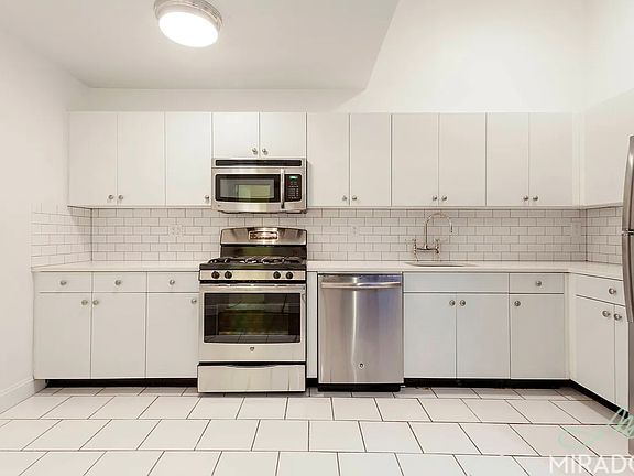 5th image of 10 E 13th St Ph G
