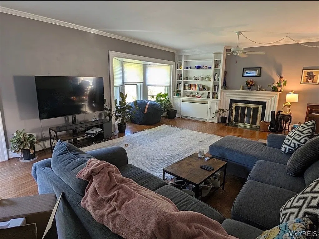 2 bed, 2.0 bath, 2439 sqft, $2,500 — Photo 2