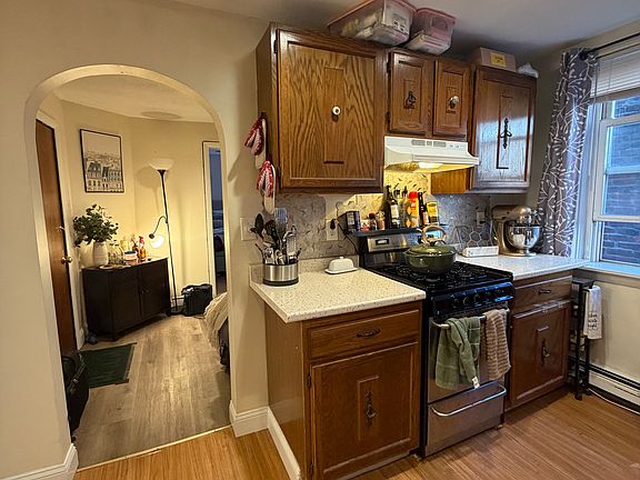 4th image of 46 Charter St APT 3