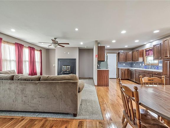 3rd image of 6515 Hardy St