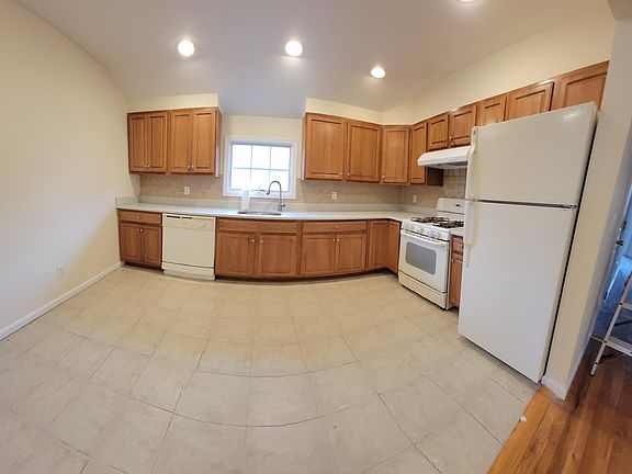 5th image of 14960 23rd Ave