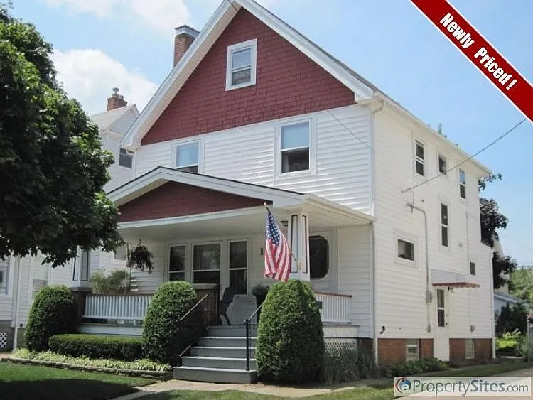 1536 Rosewood Ave photo 1