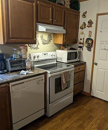 3rd image of 108 SE 581st Trl