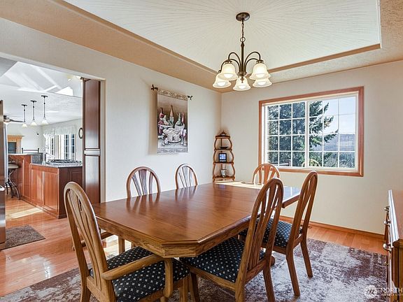 5th image of 440 N Maple Hill Road
