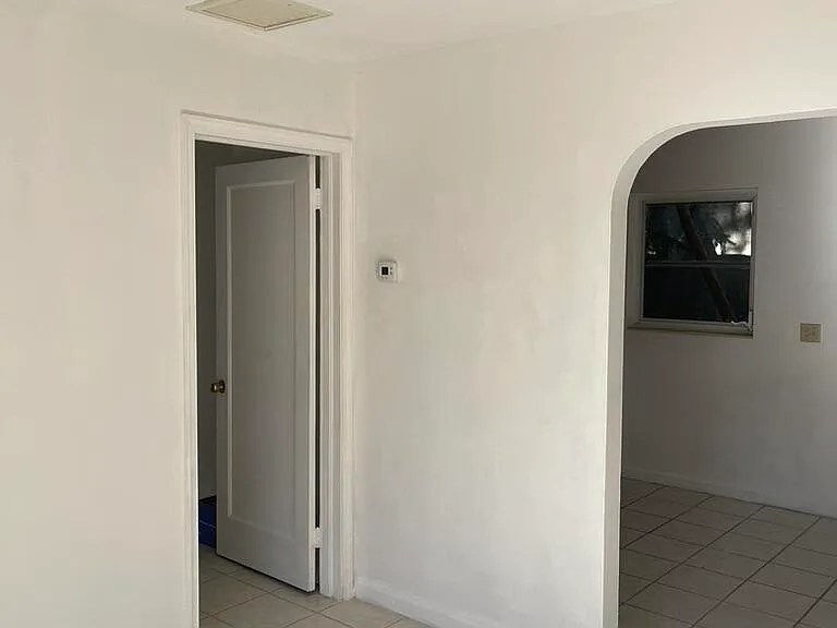 115 E Lantana Rd — Photo 3