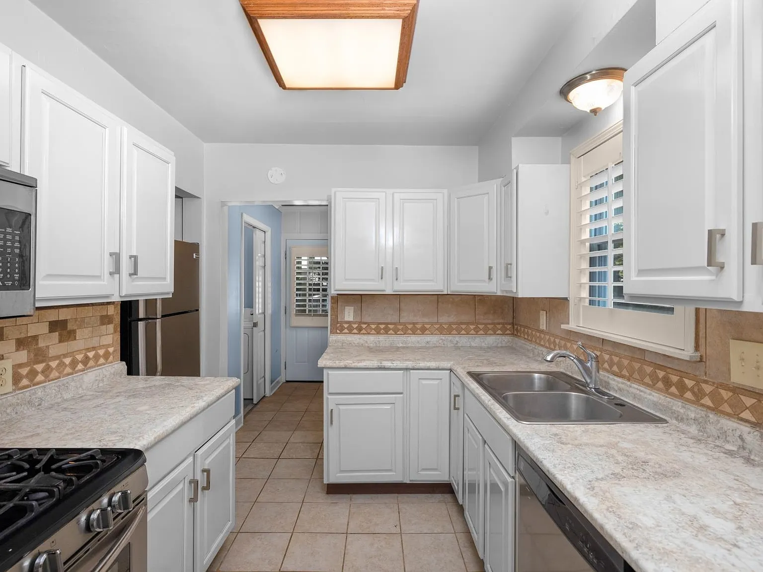2 bed, 2.0 bath, 1038 sqft, $2,000 — Photo 3