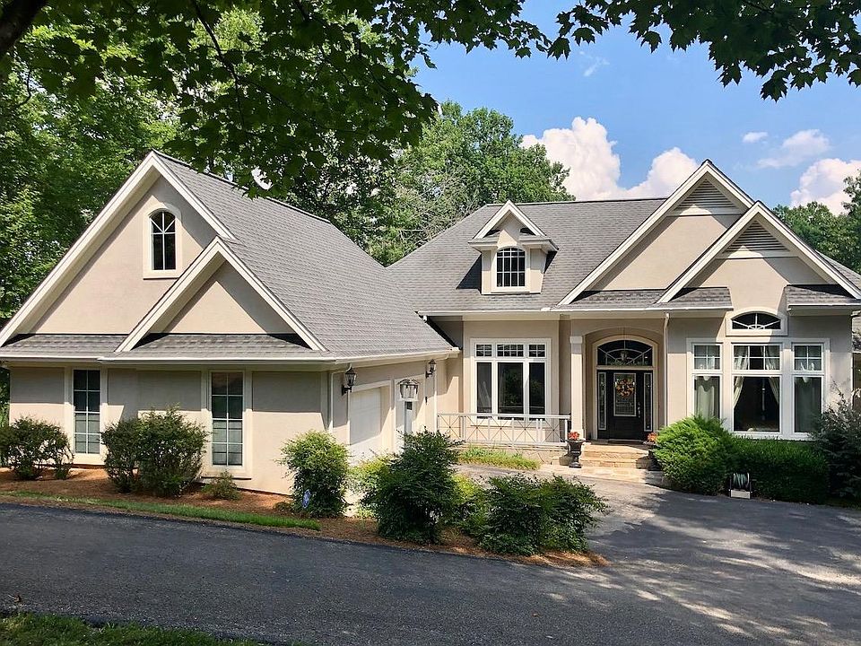 1st image of 210 Fairway Dr