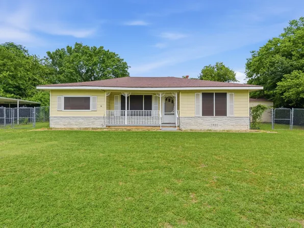 108 Sandra Dr, Azle, TX 76020