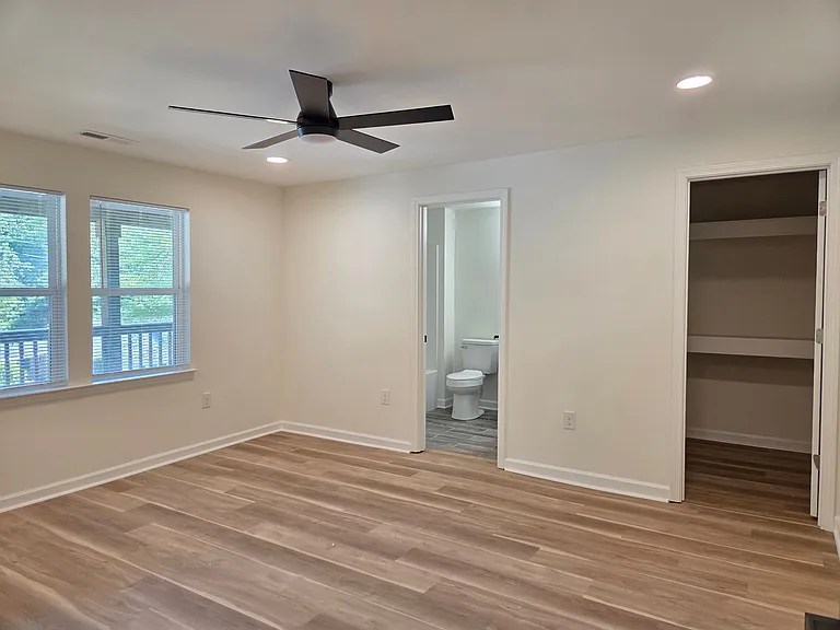 219 Green Dr SW — Photo 5
