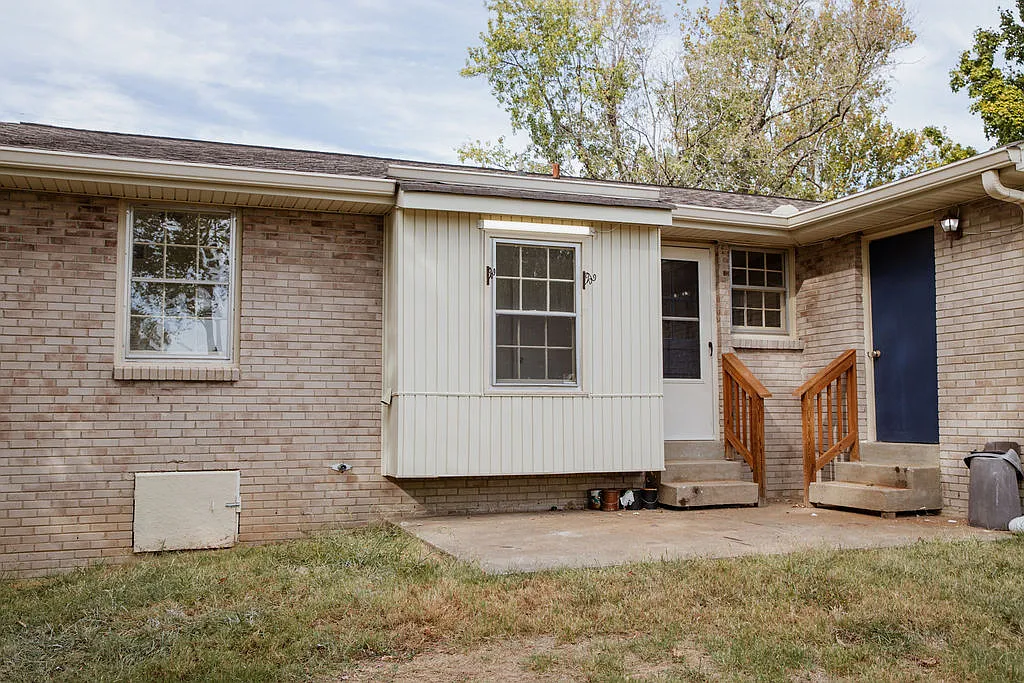 102 Jennings Dr — Photo 2