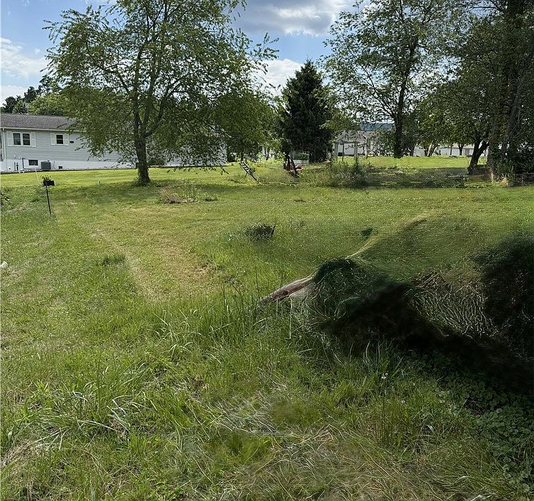 2nd image of 119 Pine St