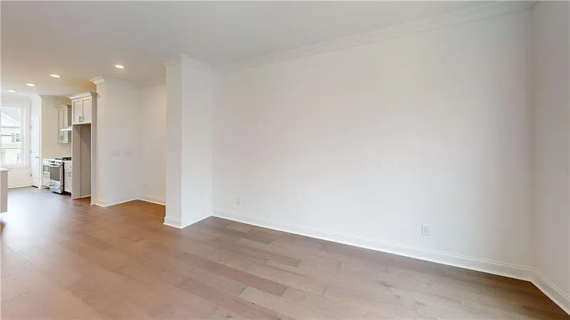 3 bed, 3.5 bath, 2004 sqft, $2,700 — Photo 4