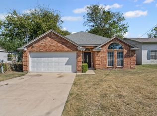 321 Meadow Park Dr, White Settlement, TX 76108