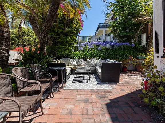 Shared Outdoor Patio - next to a walkstreet that leads directly to the beach