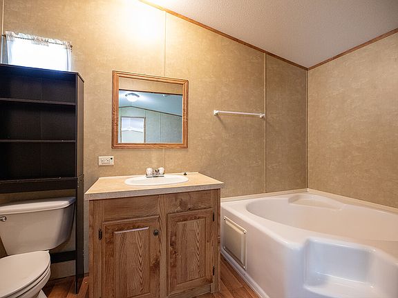 1887-ARSENE-3-bathroom2_04172025