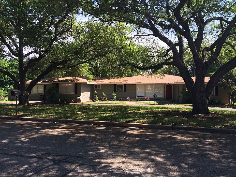 Freshly painted & landscaped