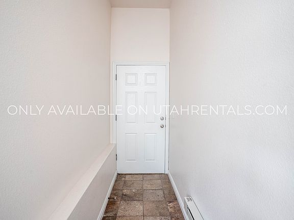 4th image of 1052 Canyon Meadow Dr APT 3