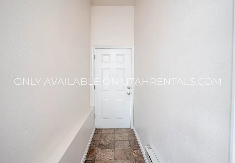 1052 Canyon Meadow Dr #3 — Photo 4