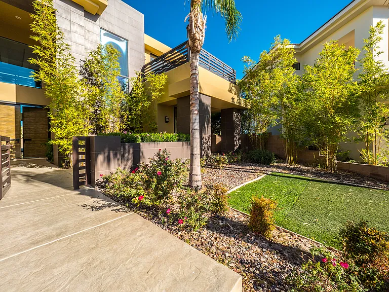 7426 Yonie Ct — Photo 3
