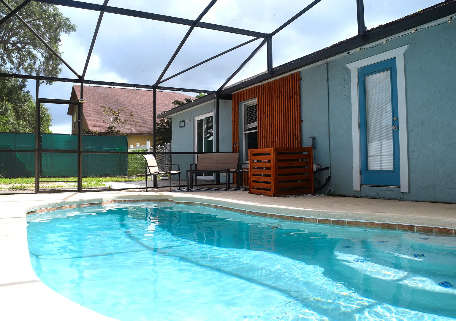 Spacious 3 BR Villa with Private Pool + Backyard — Photo 1