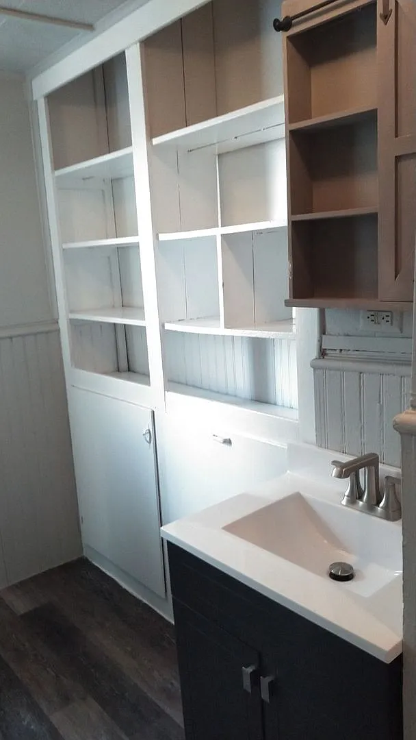 Chestnut 720 — Photo 2