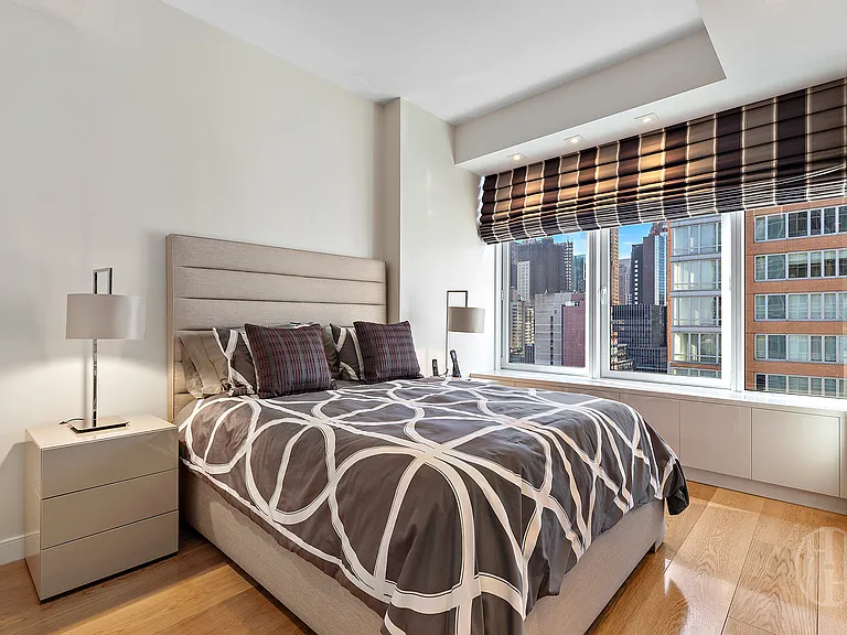 310 E 53rd St #24C — Photo 8