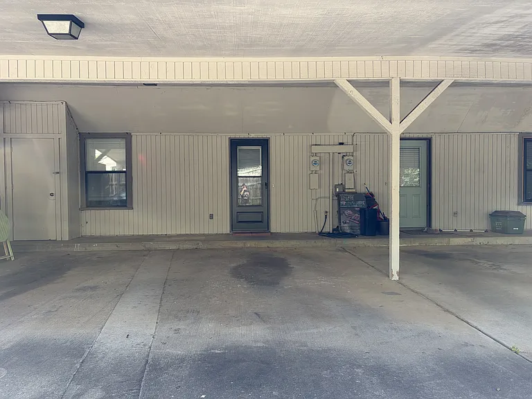 2213 N Crossover Rd #1 — Photo 22