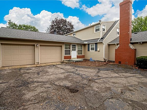 3rd image of 681 Woodland Ave