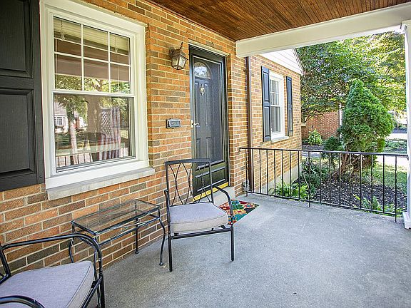 3rd image of 574 Acorn Dr