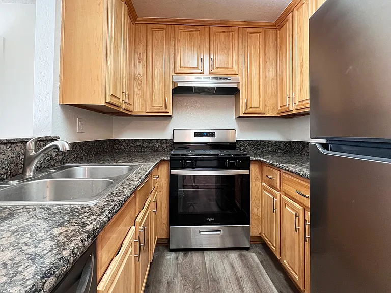 Florida Street Apartments — Photo 20