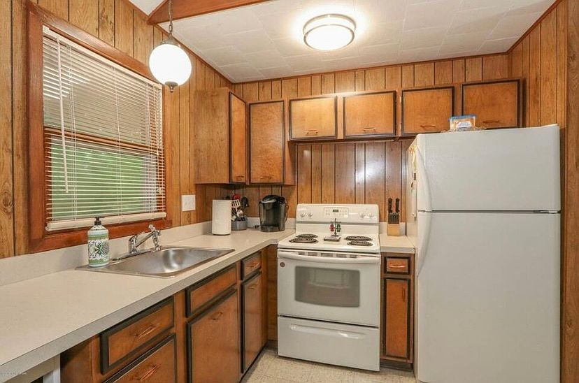 1st image of 1113 Woodhaven Dr