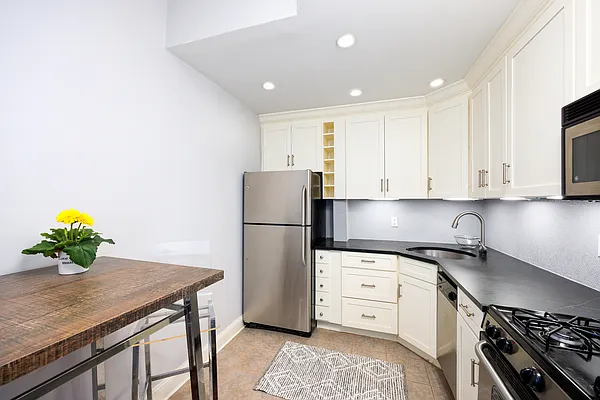 Rented by Nest Seekers International | media 20