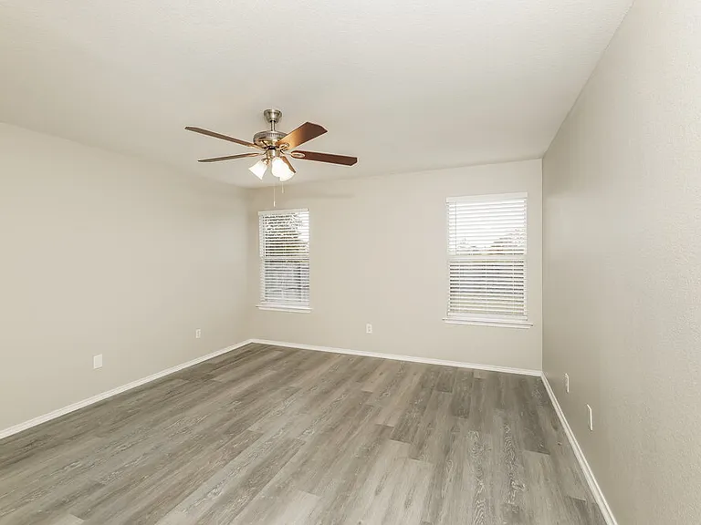 411 Saul St — Photo 10