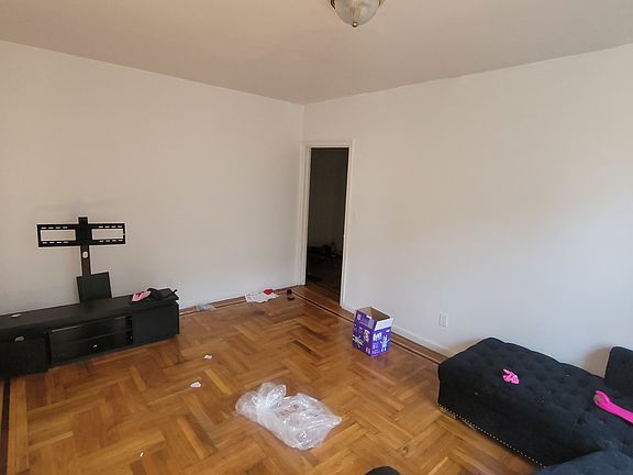 3rd image of 54 W 174th St APT 6H