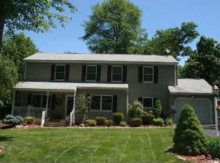 8 Sylvan Trl, Kinnelon, NJ 07405