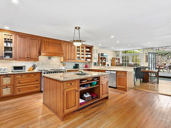 5th image of 323 W 87th St