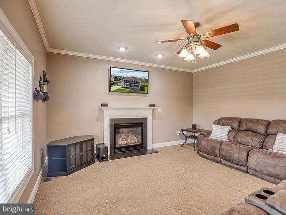 3rd image of 211 Wayfaring Dr