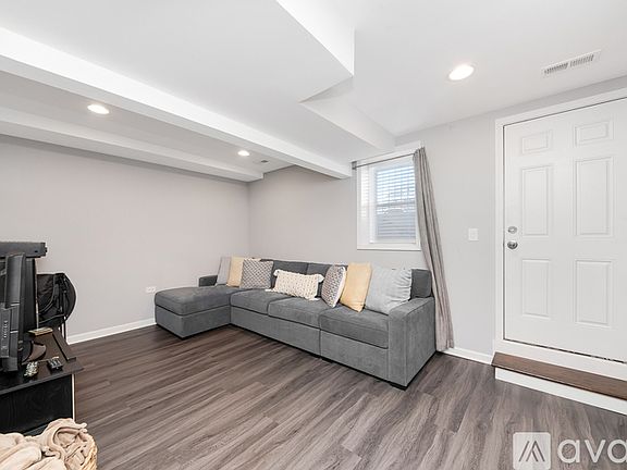 4th image of 1603 S Wood St #1F