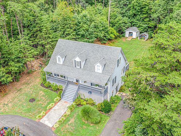 3rd image of 325 Harbor Landing Dr