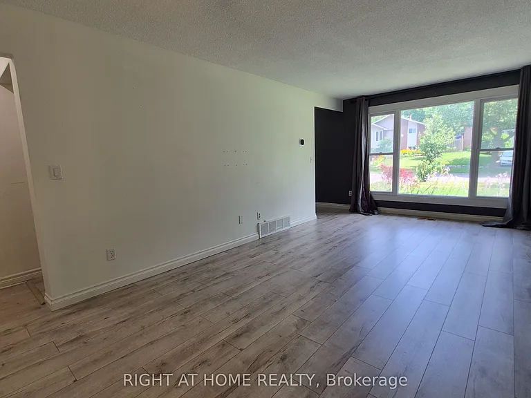 552 Grandview St S — Photo 8