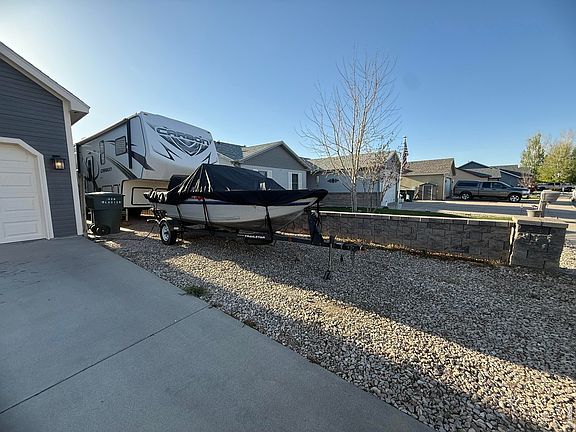 4th image of 328 Glacier Ave