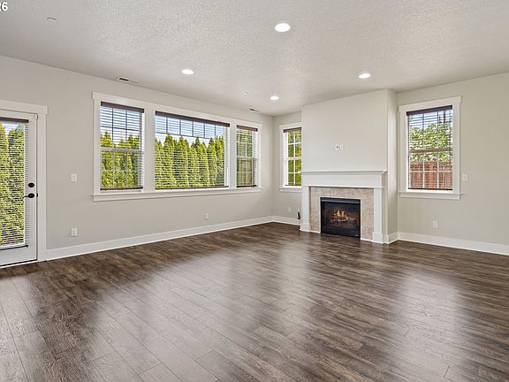 4th image of 326 NE 77th Ave