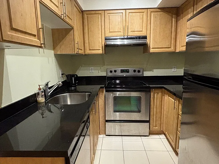 263 Wellington St W #905 — Photo 10