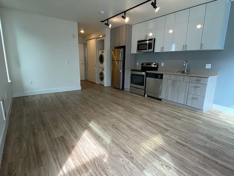 The Local 422 — Photo 19