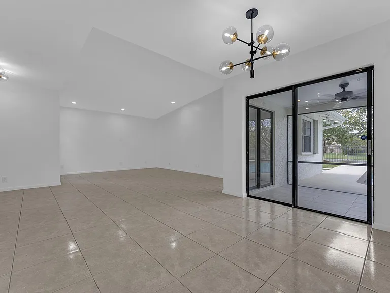 10084 Camelback Ln — Photo 3
