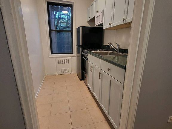 4th image of 14017 84th Dr APT 3K