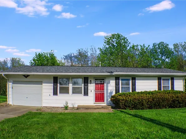 2321 Douglas St, Charleston, IL 61920